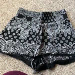 Black/white soft comfy shorts size S